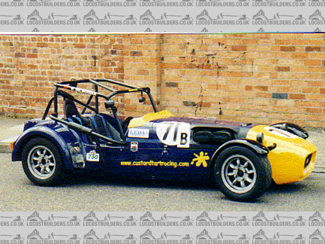 Matt jones's westfield rebuilt for the 750mc racing. Witrh the procomp full roll-cage fitted.